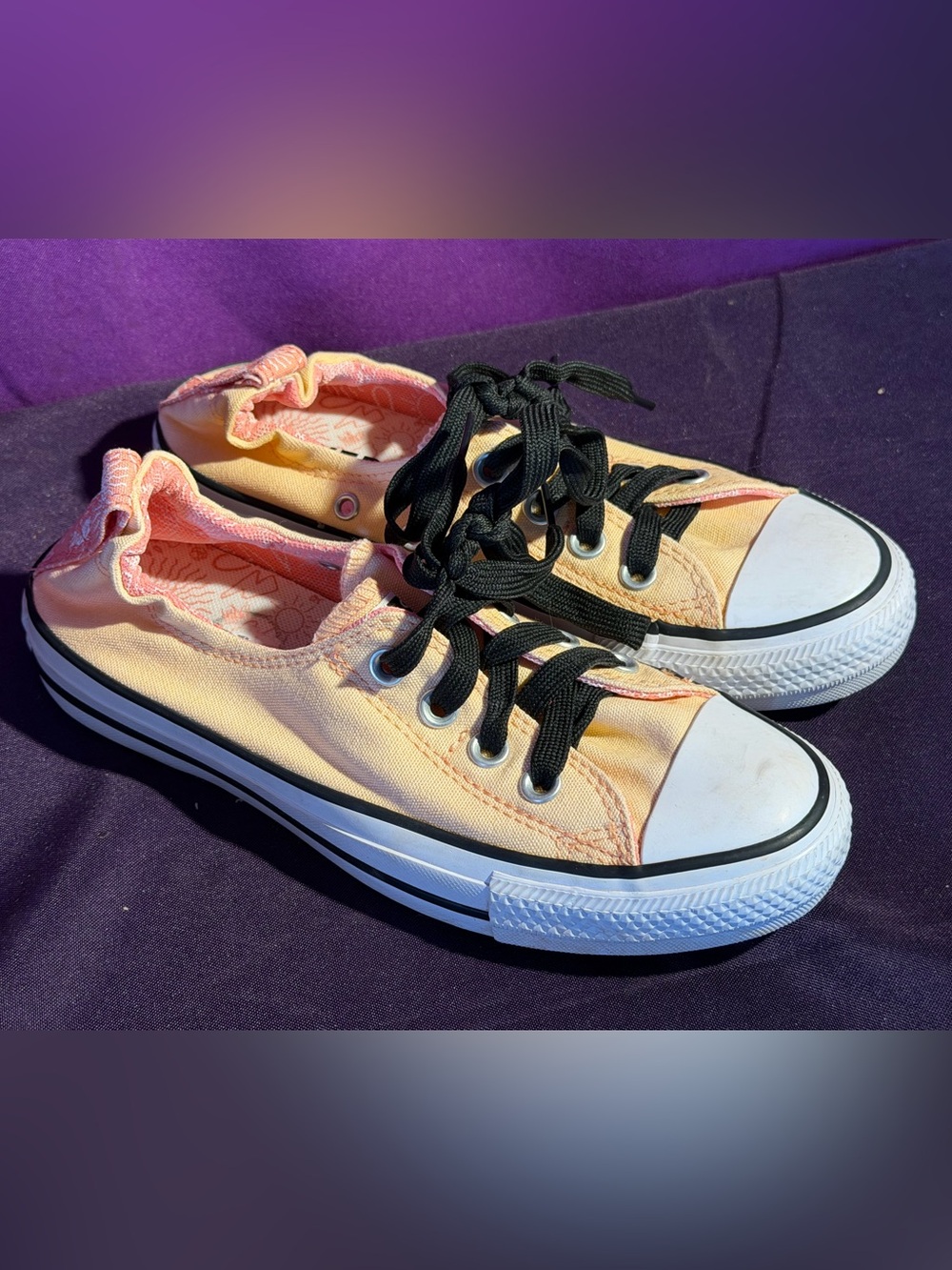 Converse Chuck Taylor All Star Low Top Peach Women’s SZ 7. Stretch Back
